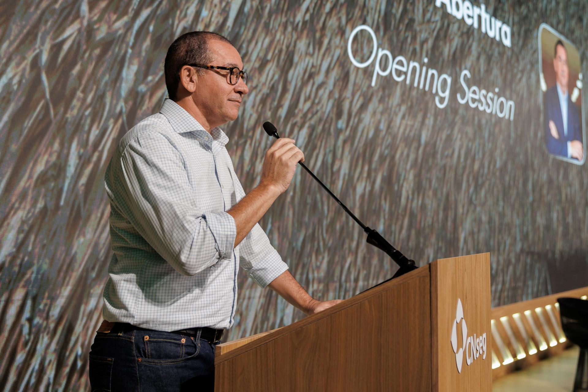 Dyogo Oliveira, presidente da CNseg